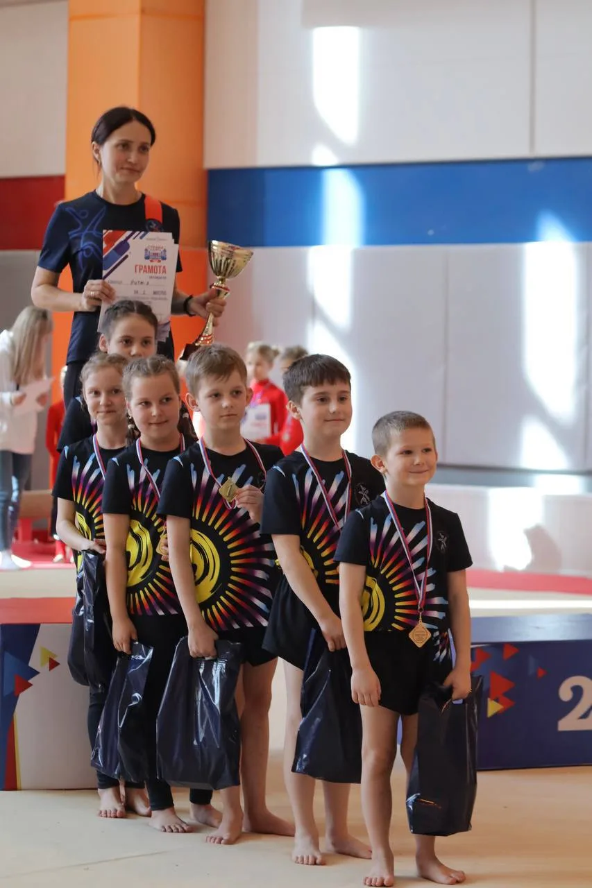 Создаём форму, которая вдохновляет на победы! 🏆

Ищете стильную и удобную форму для тренировок и со