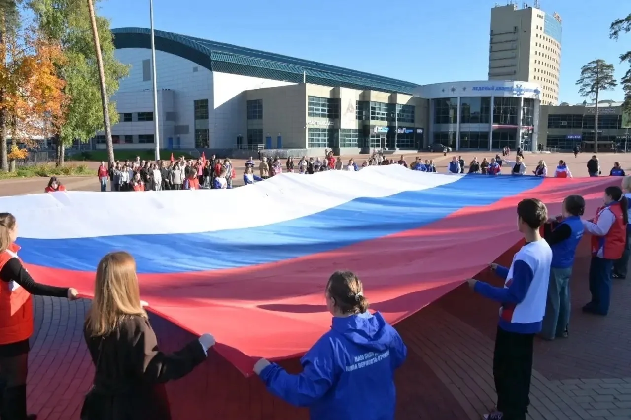 В Балашихе в День воссоединения новых территорий с Россией прошел флешмоб «89 регионов».