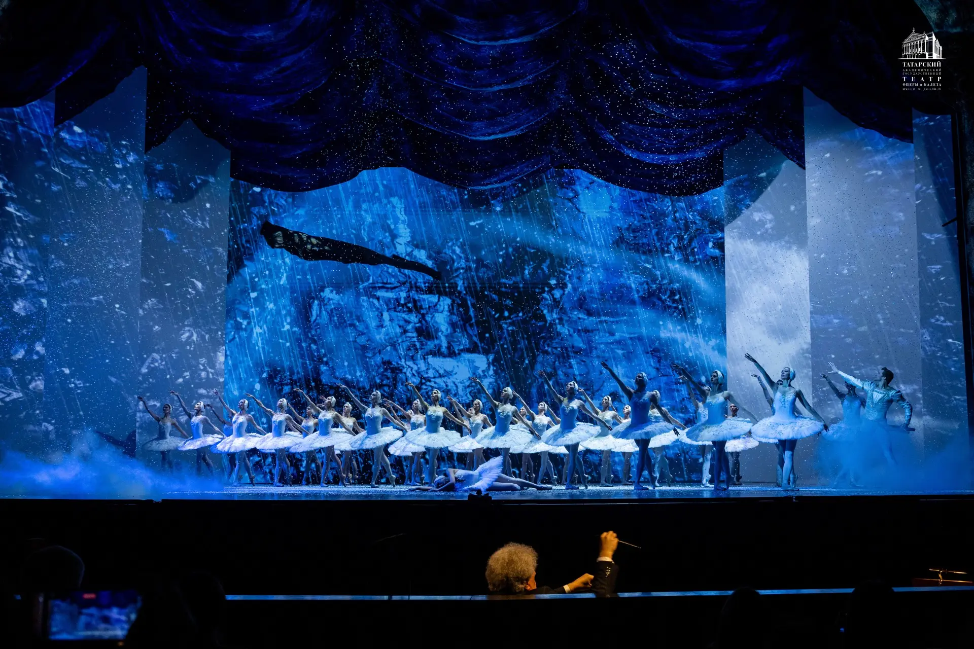 В минувшие выходные в @kazan_opera балетом «Лебединое озеро» в постановке Владимира Вас...