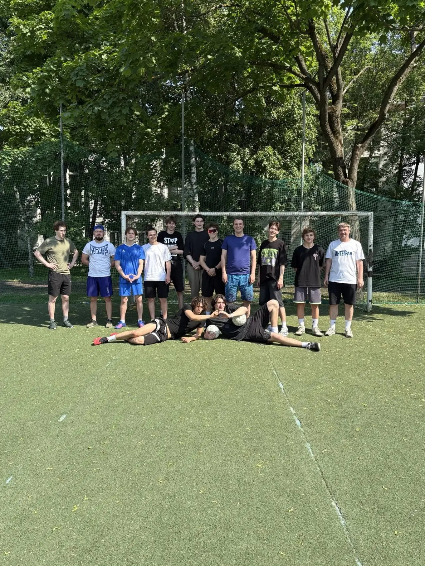Одиннадцатиклассники против учителей — матч, которого ждали все ⚽  В школе состоялся яркий и долгожд