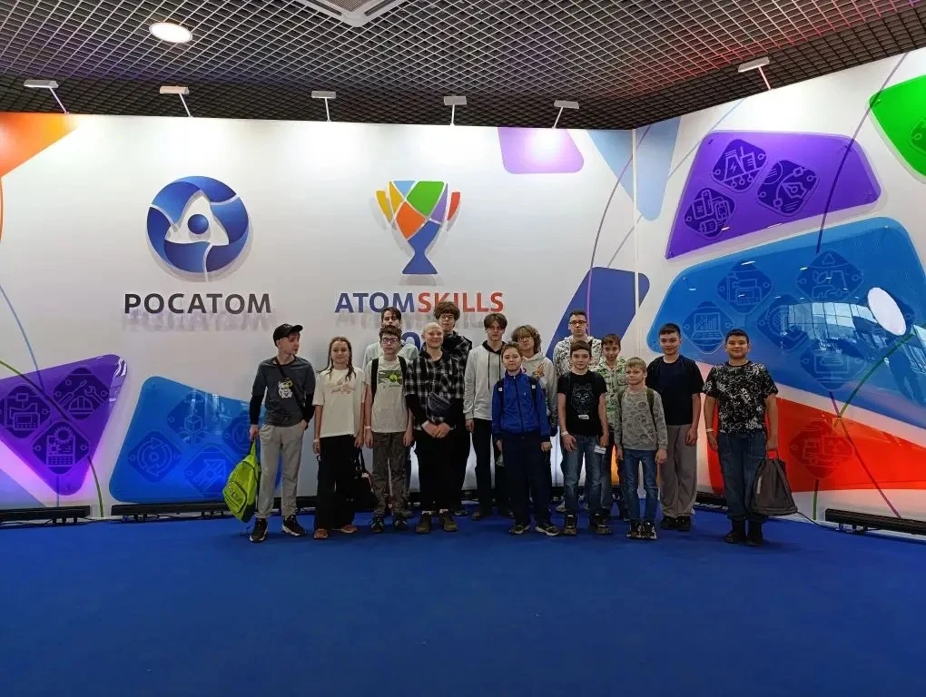 🎉 Наши ученики на выставке AtomSkills!  Сегодня ребята из нашей школы вместе с учителей физики Марин