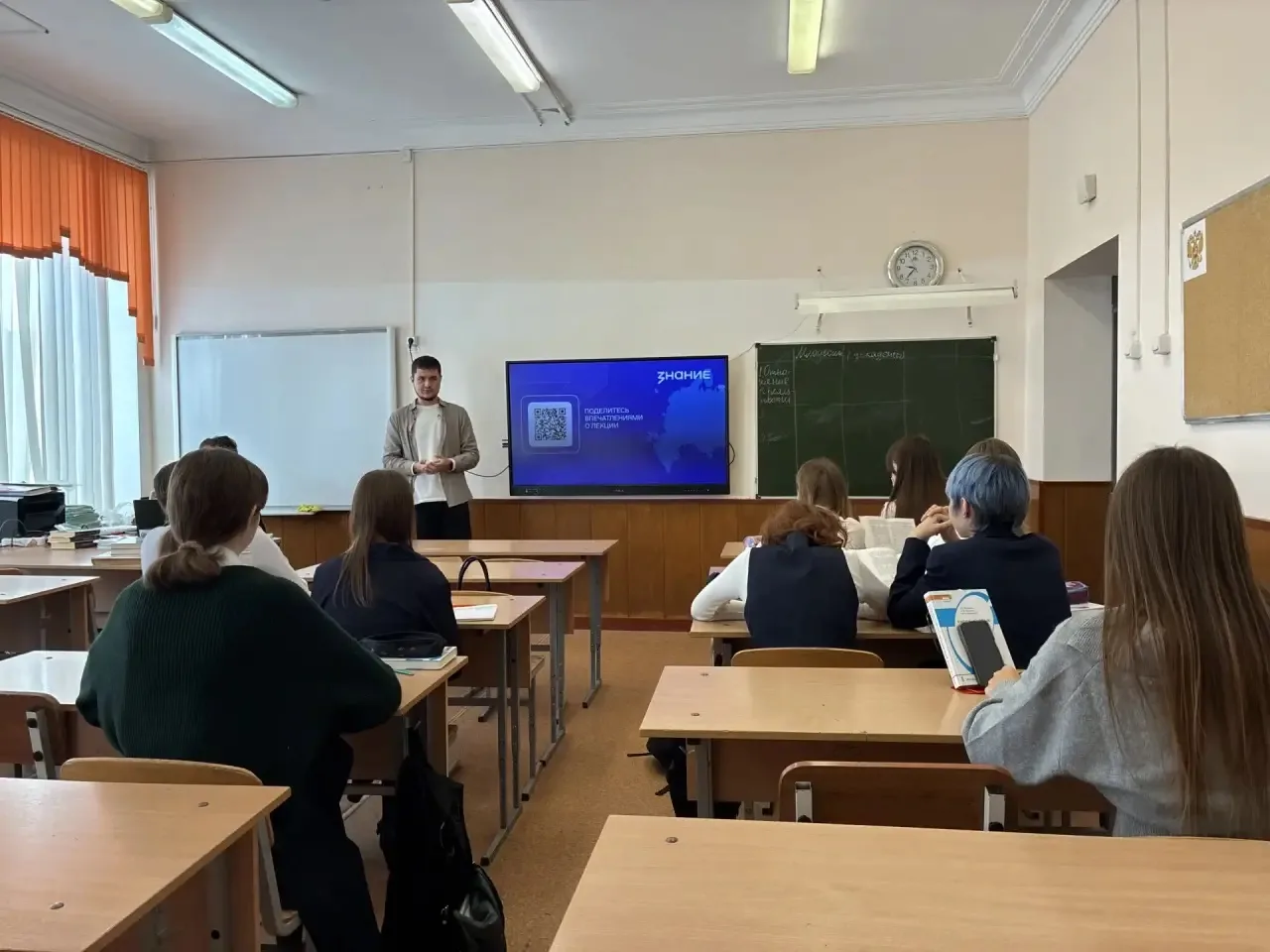 📚 В нашей школе в преддверии Дня воссоединения Донецкой и Луганской Народных Республик...