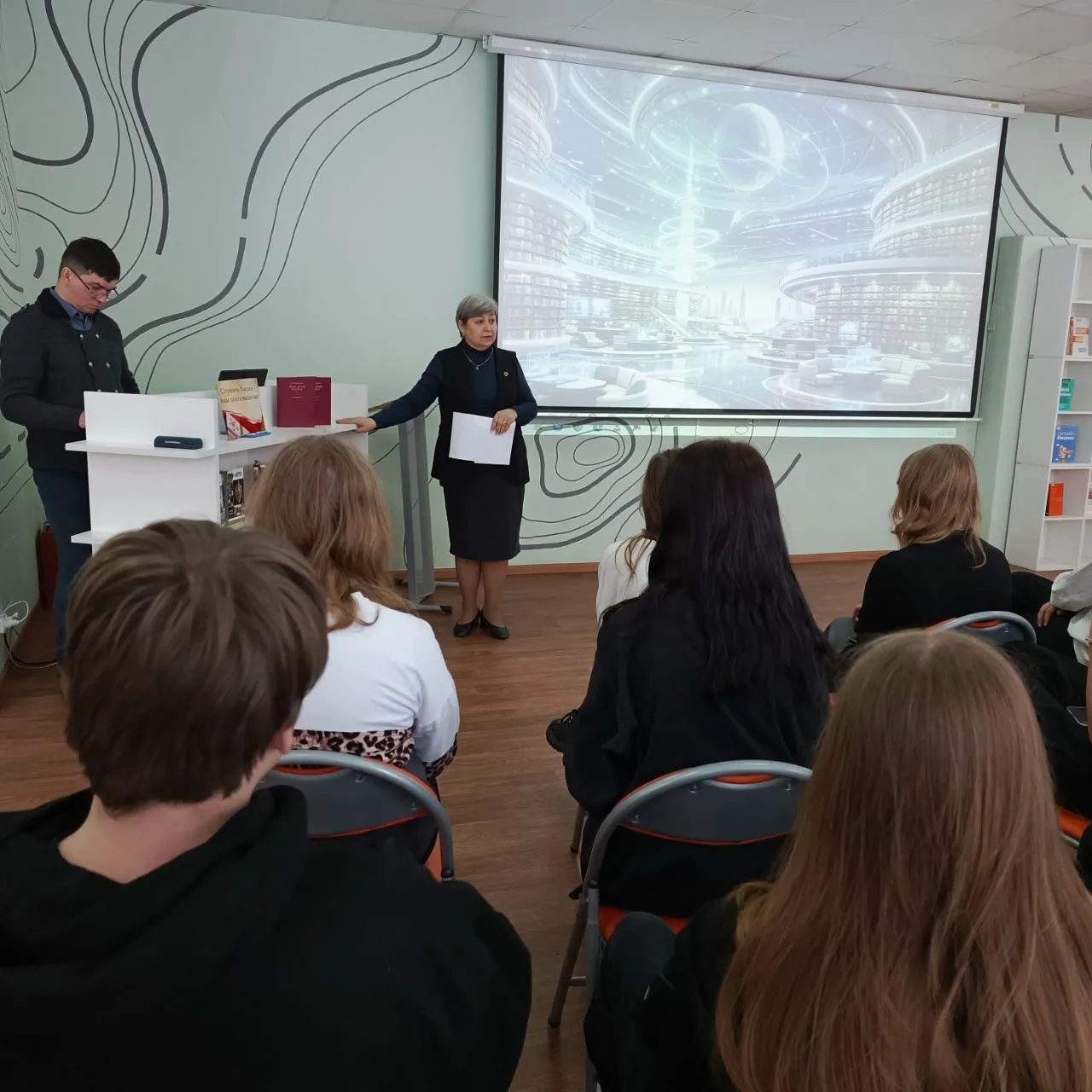 Пятого февраля учащиеся 8В класса МБУ «Школа №20» посетили городскую библиотеку, где состоялось тема