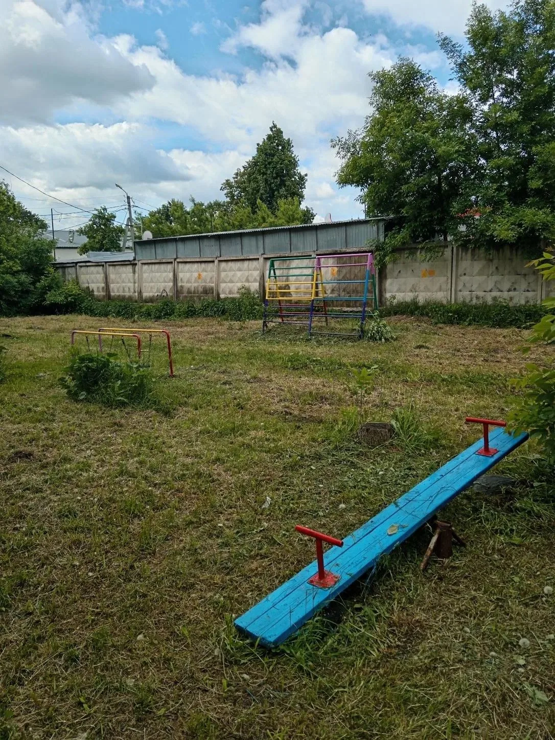 УК ООО "СЖКО" провела  подготовку к сезонной эксплуатации детских игровых площадок