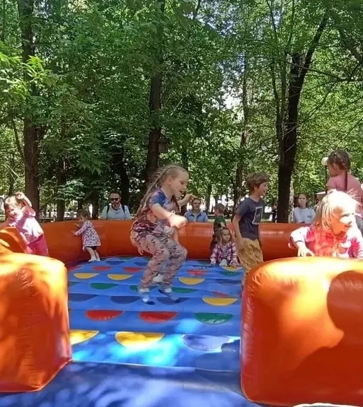 🤩 Классный яркий парк для всей семьи

Вблизи станции метро «Красные Ворота» находится замечательное