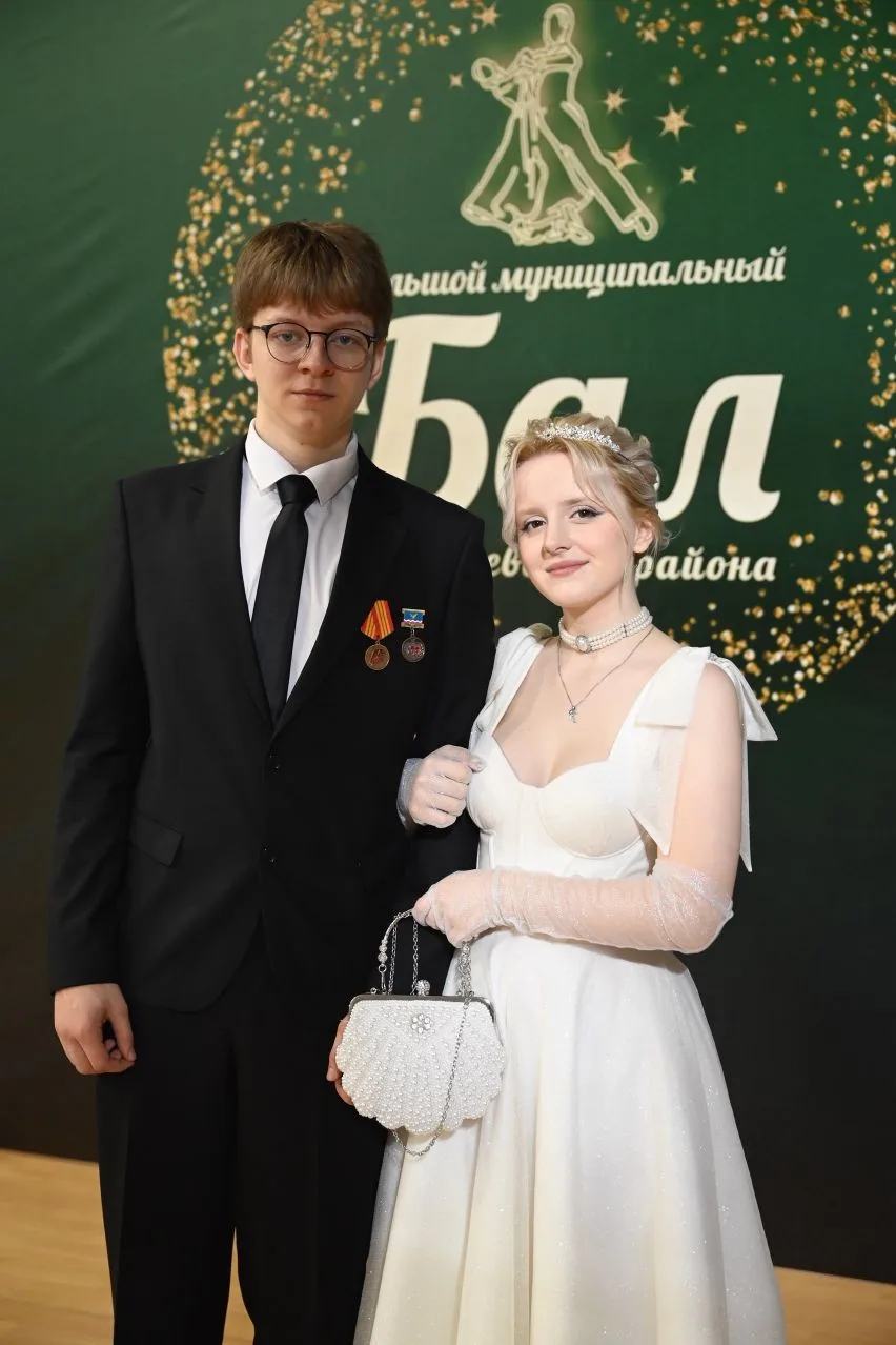 Бал, где оживает история! 💃✨  Делегация нашей школы №4 покорила паркет Большого муниципального бала 