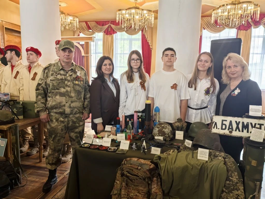 В Шахтинском драматическом театре состоялось торжественное мероприятие, посвященное 81-й годовщине П