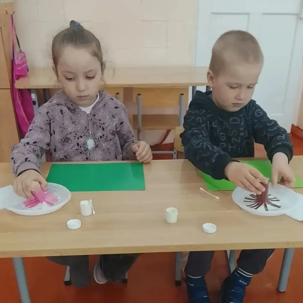 Сегодня в средней группе  прошёл тематический день, посвящённый яркому символу весны — ...