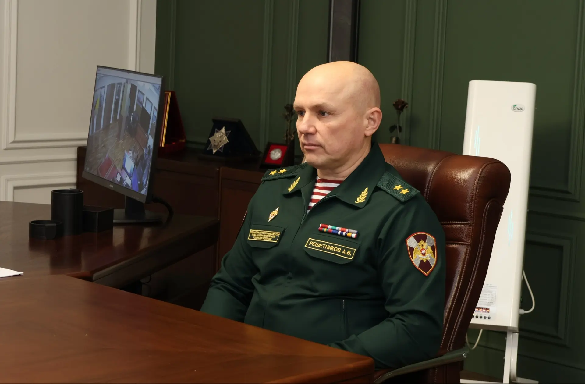 Командующий Восточным округом Росгвардии встретился с Губернатором Магаданской области   🛡 В столице