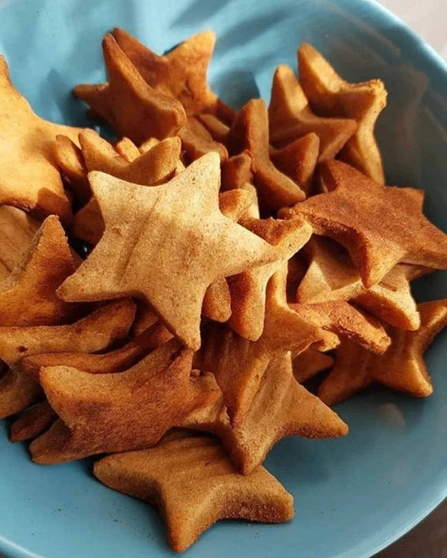 🍀БАНАНОВОЕ ПЕЧЕНЬЕ С КОРИЦЕЙ

 ♨️Ингредиенты:
 Банан спелый 2 шт.
 Финики 5 шт.
 Кукурузная мука 1 