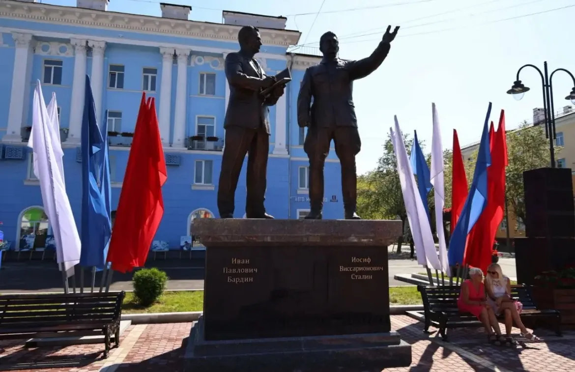 Череповец отметил День металлурга открытием памятника Сталину и Бардину
