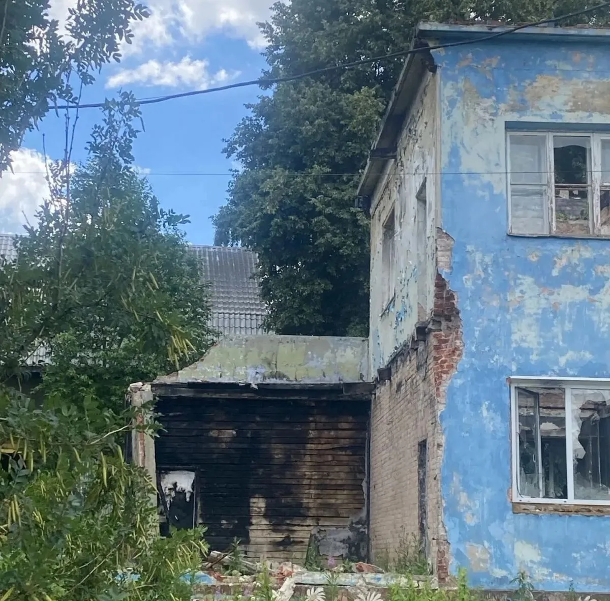В Кольчугино оградили опасное аварийное здание