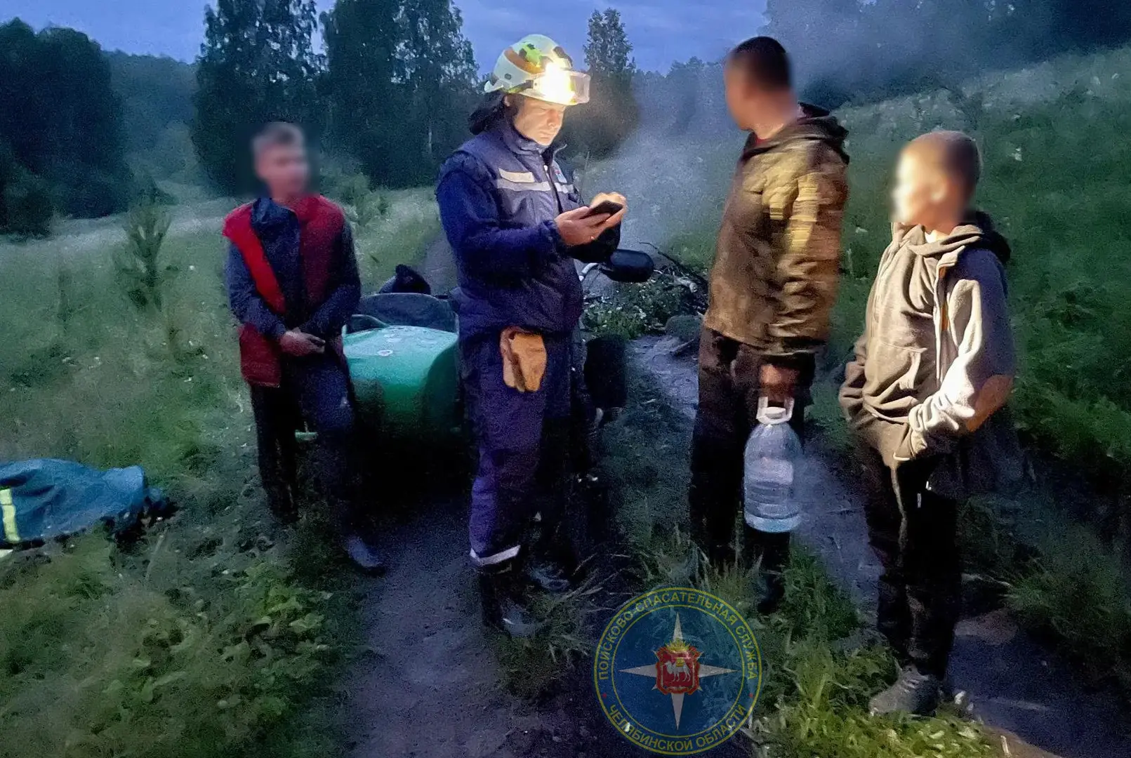 Спасатели нашли заблудившихся в лесу мотоциклистов

В ночь с 14 на 15 июня мужчина и двое несовершен