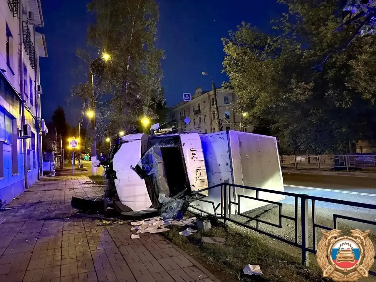 🚨 В центре Твери ГАЗель перевернулась после столкновения с забором

Авария произошла 15 июня около 