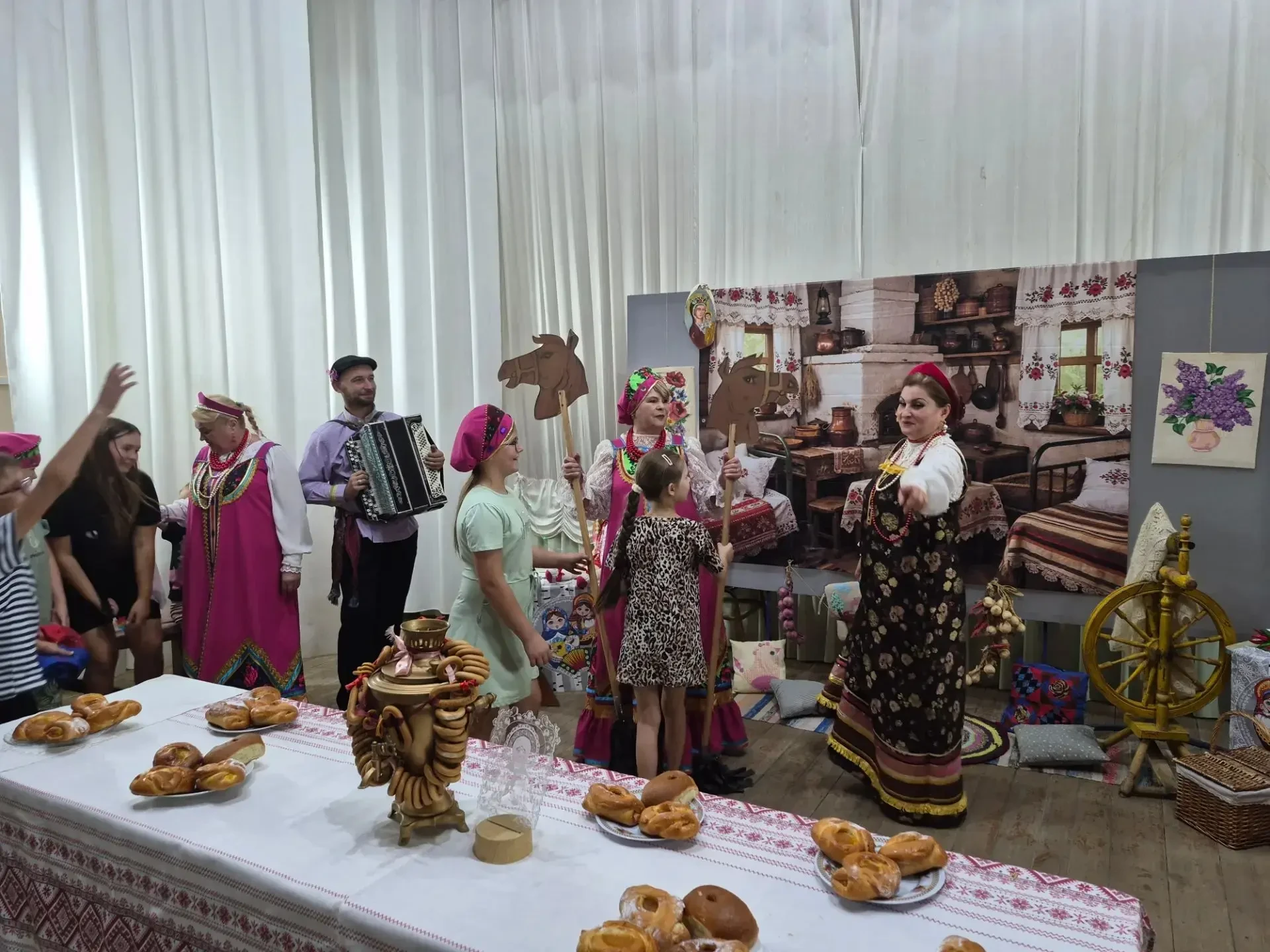В селе Займо-Обрыв прошли фольклорные посиделки «Забавы русской старины»