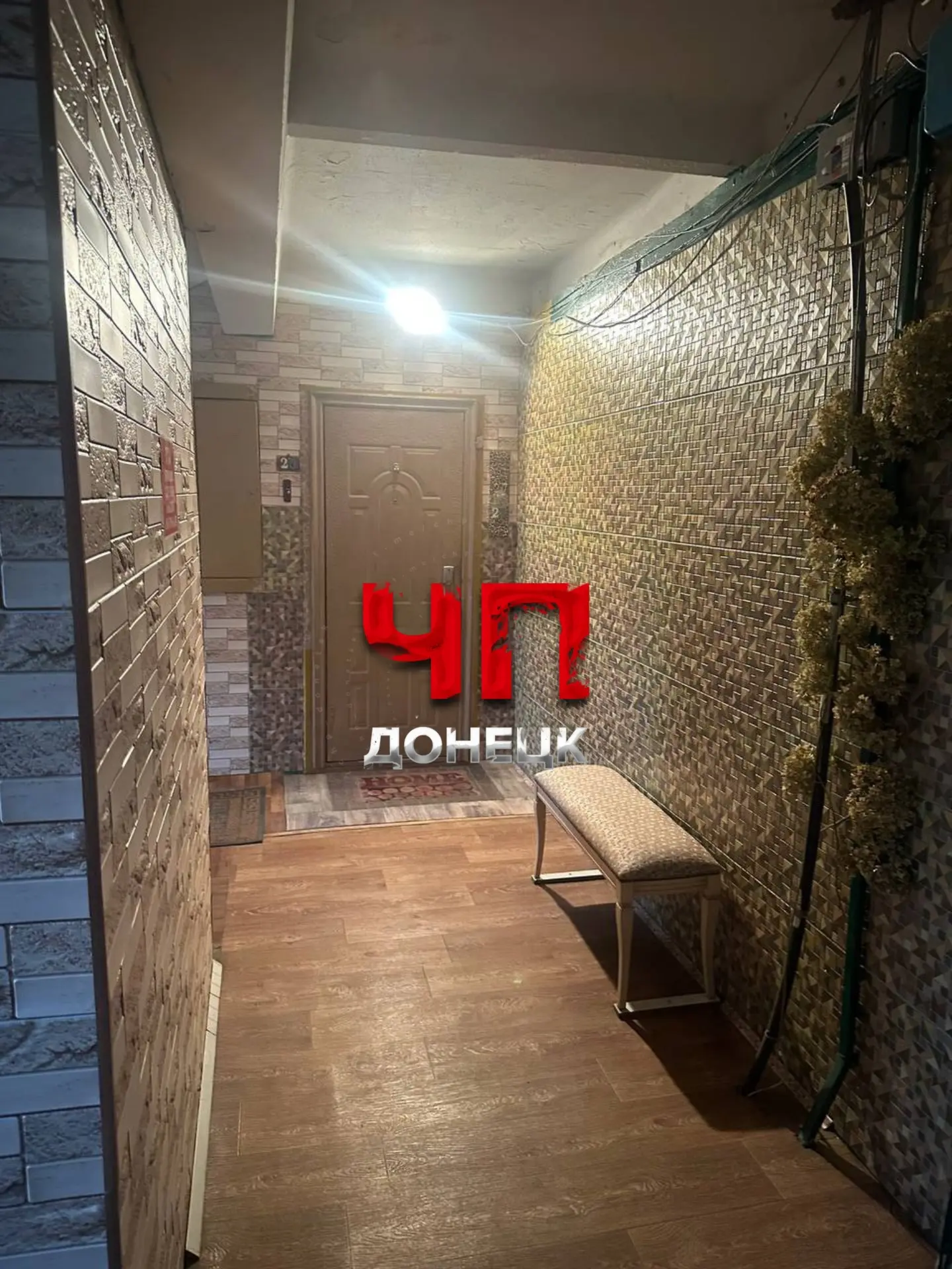 Этаж одного из домов в Кировском районе Донецка. Жители приняли решение о ремонте сами....