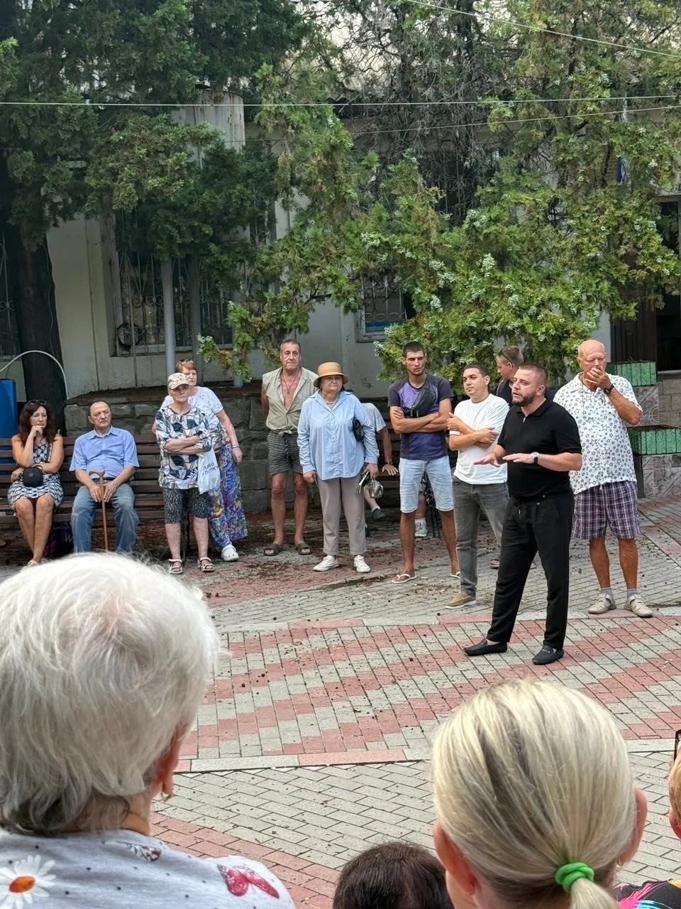 Сегодня с рабочим визитом посетил пгт. Новый Свет, где встретился с жителями посёлка.