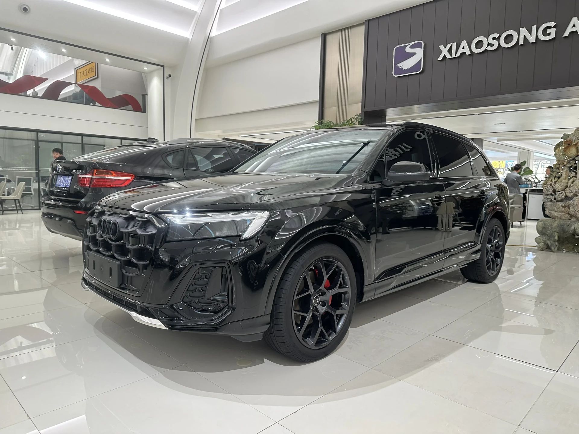 Из Китая, доступен к заказу (таможня Бишкек)

Audi Q7 2025 год 45 TFSI quattro S line 2.0 л 265 лс 
