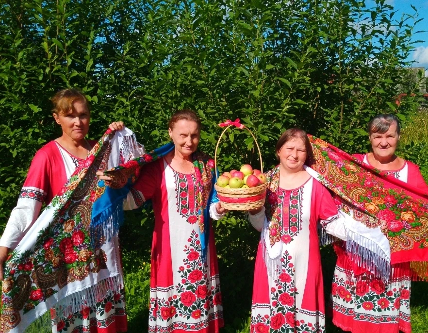 ☀Встреча с Яблочным Спасом: праздник добра и творчества, символизирующий окончание лета...