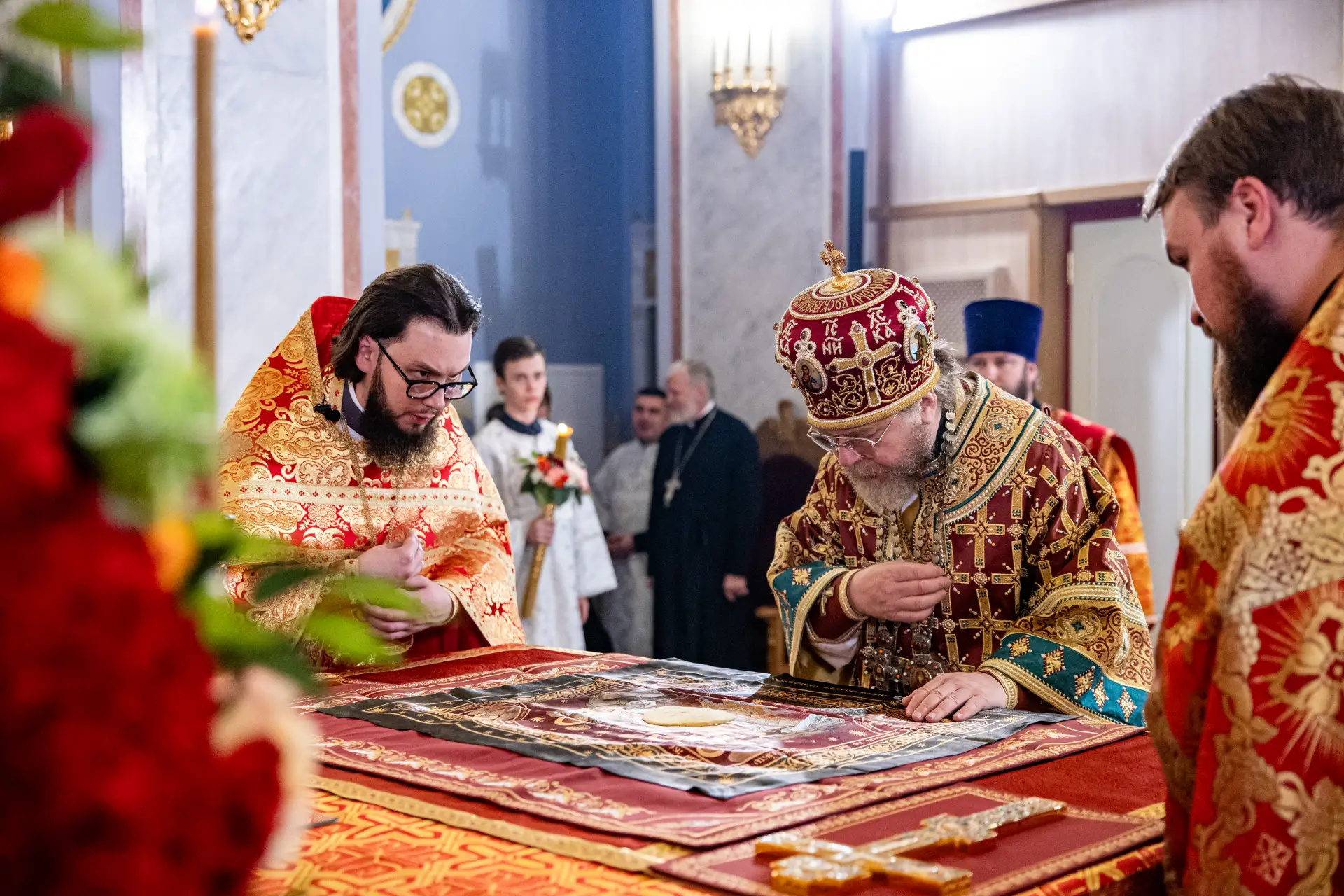 ✨ Митрополит Тихон возглавил Пасхальное богослужение в кафедральном соборе Симферополя  В ночь с 11 