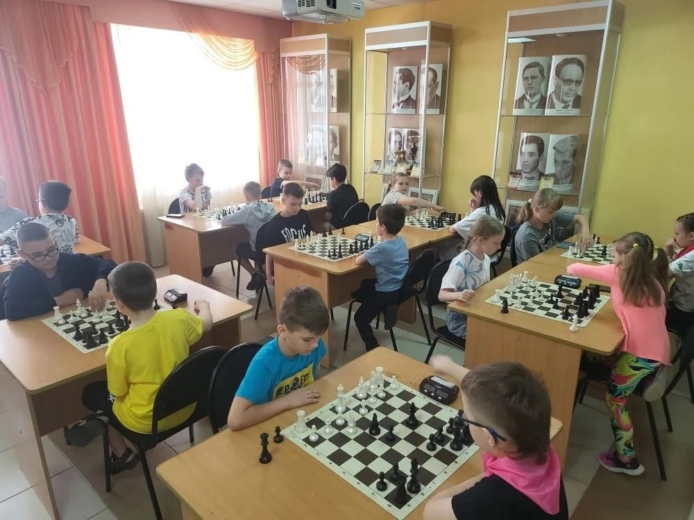 Интеллектуальное сражение!♟️

Сегодня в нашем лагере Лебедев Алексей Николаевич- педагог дополнитель