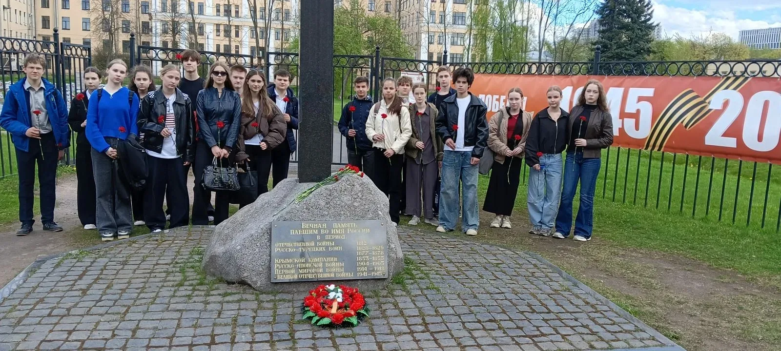 📌 Сегодня ученики 8 «А» класса посетили Чесменское военное кладбище, где покоятся геро...