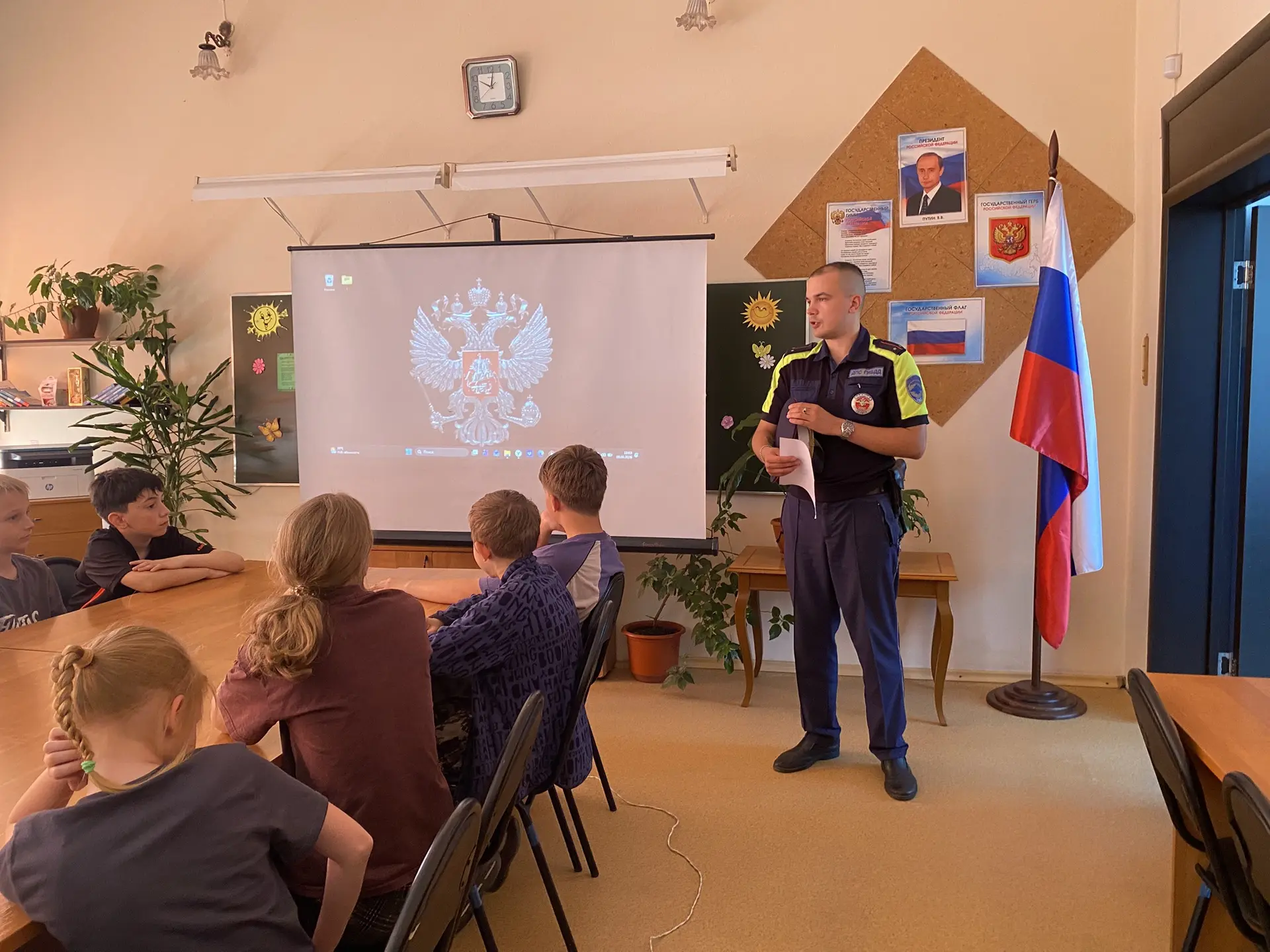 9️⃣ июня дети лагеря «Соколёнок» начали свой день с профилактической беседы в рамках операции «Внима