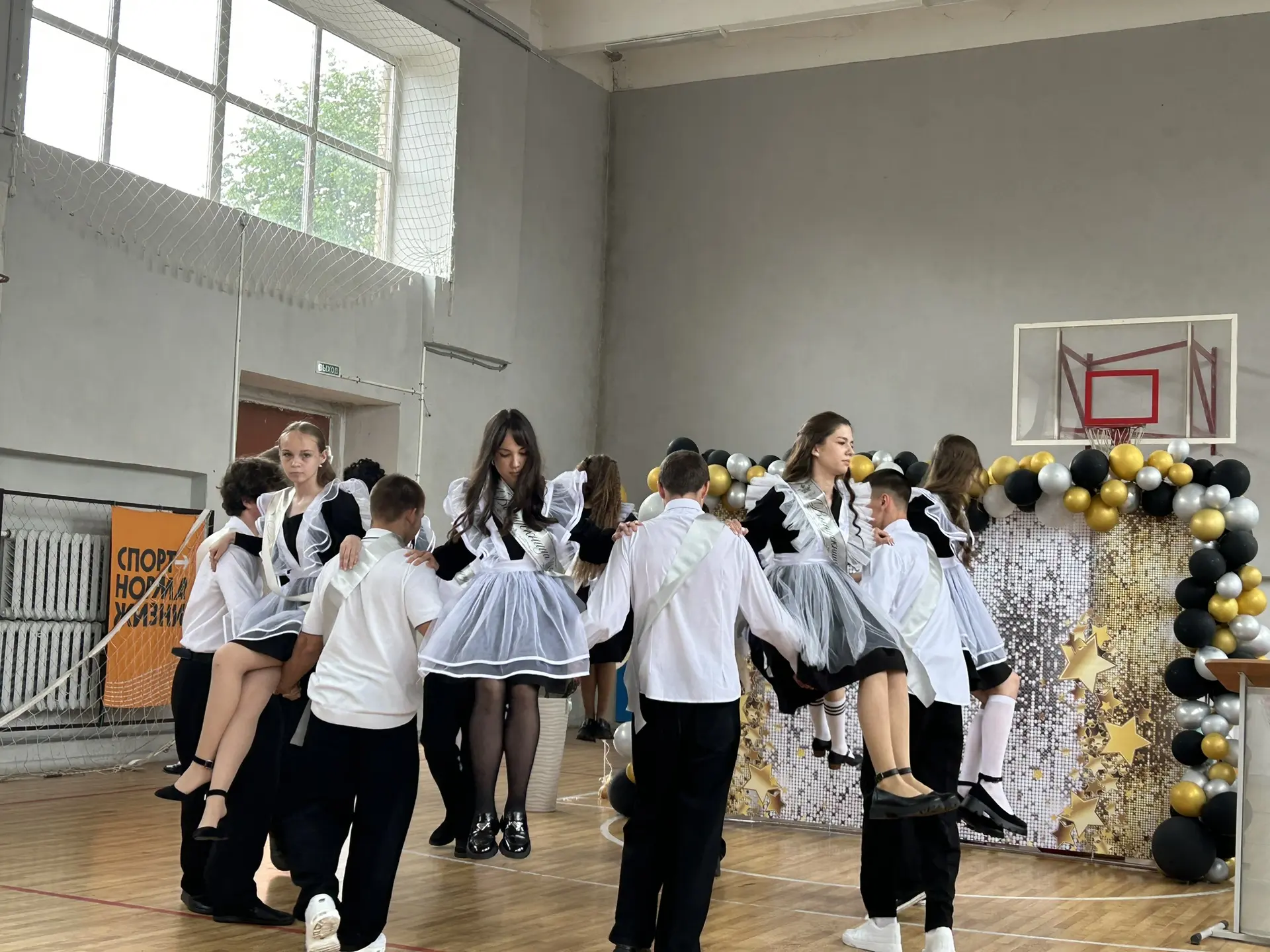 🛎️Последний звонок 🛎️для 9 класса — трогательный рубеж и новый старт!