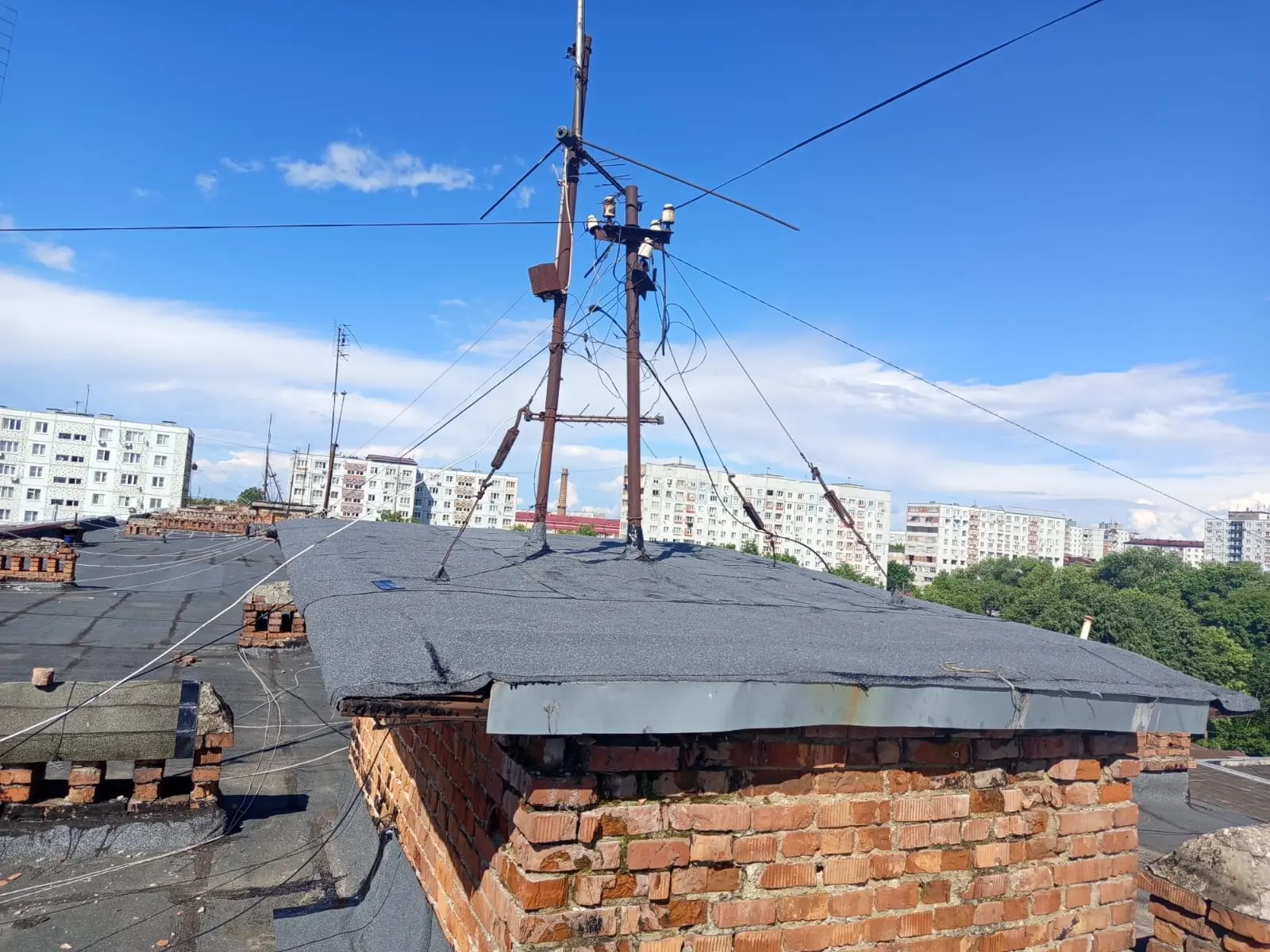 ул.Ген.Дзусова, д.19 корп.1. Частичный ремонт кровли.