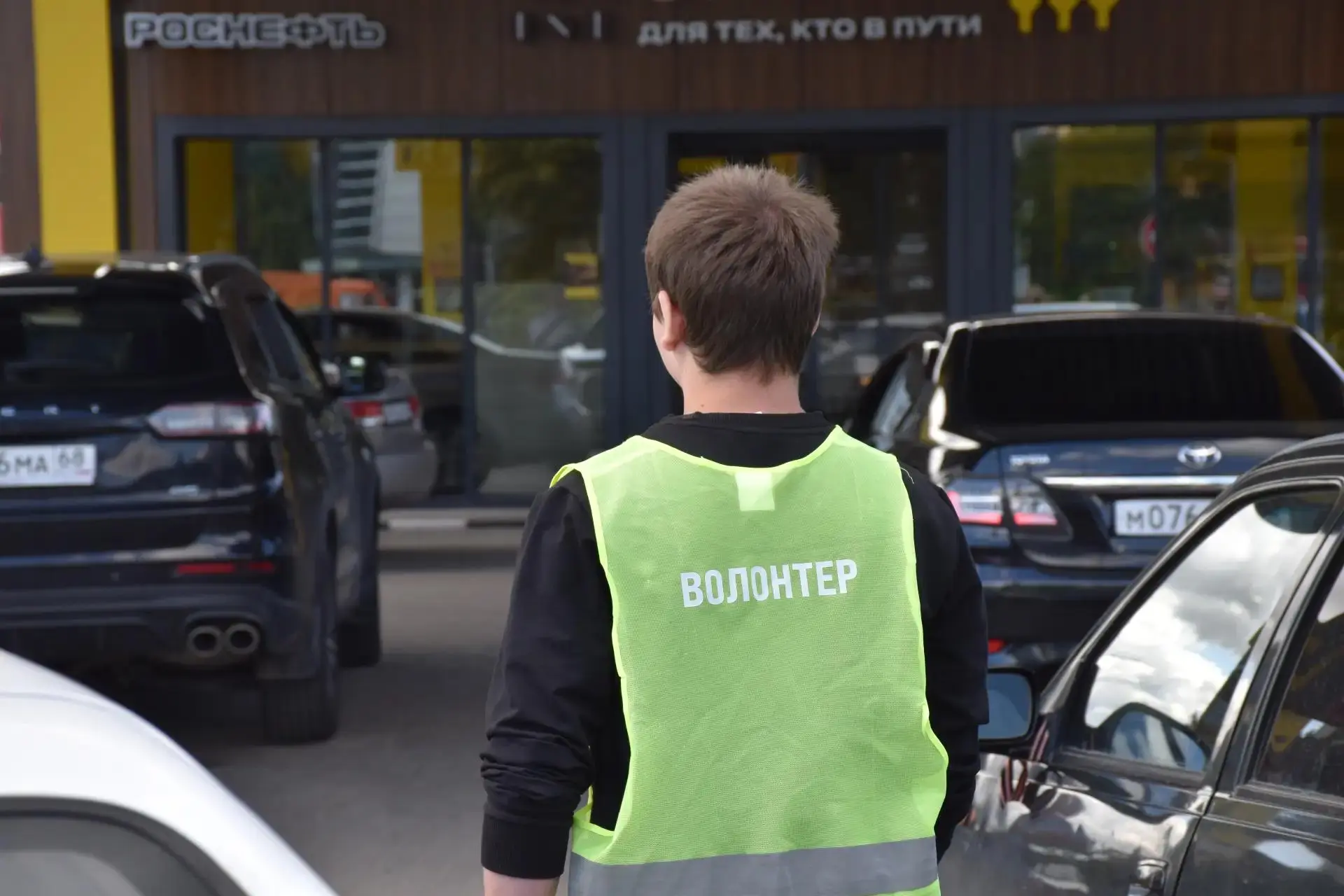 Волонтёры #МЫВМЕСТЕ помогают водителям на АЗС в 8 регионах страны