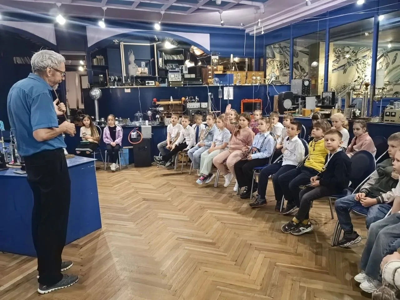 Путешествие в мир звёзд: экскурсия 1 «А» класса в Планетарий

20 мая для наших первоклассников стало
