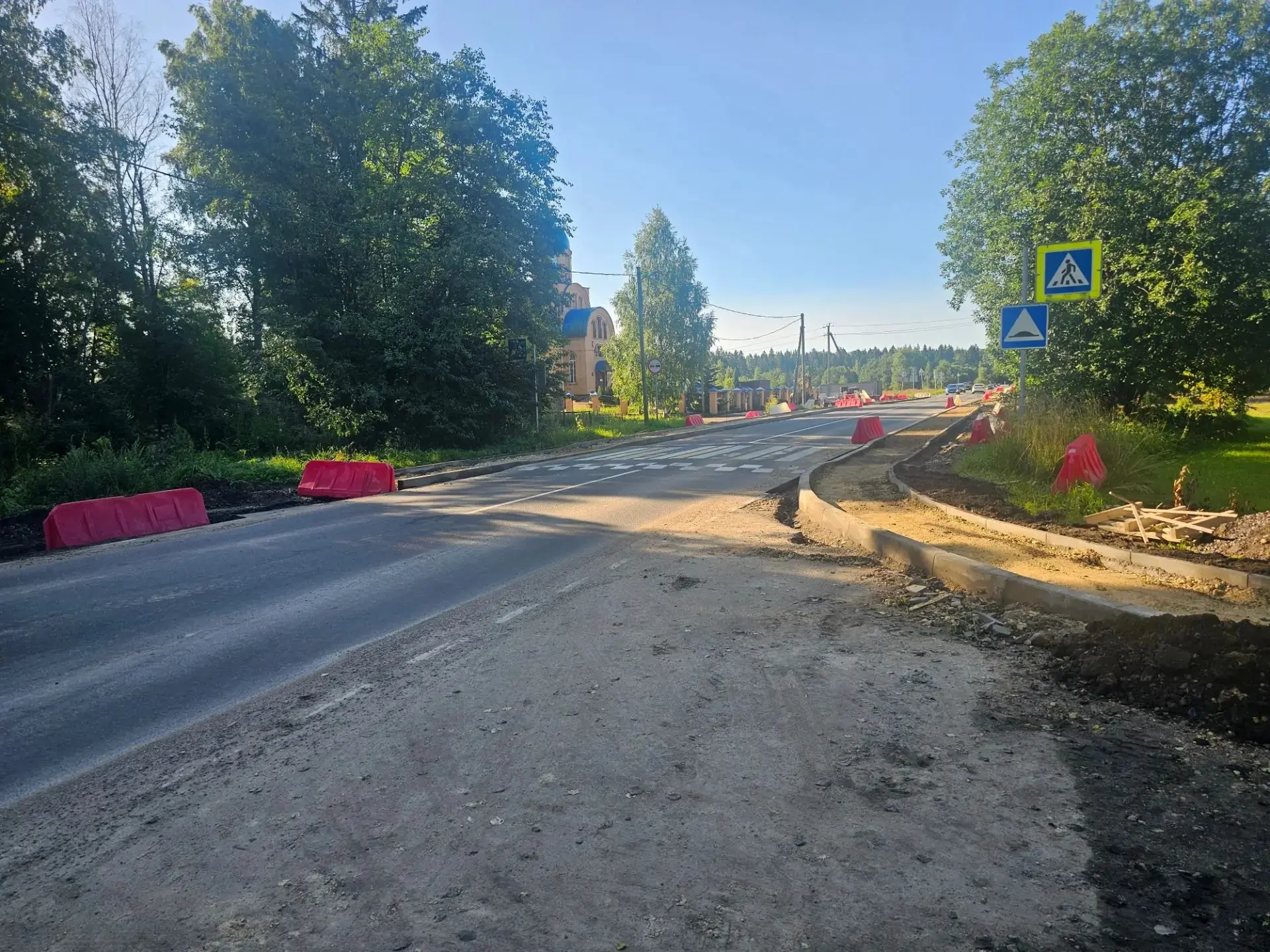 #Авто_Гатчина_новости
Активно идут работы по устройству тротуара вдоль региональной дороги Гатчина -