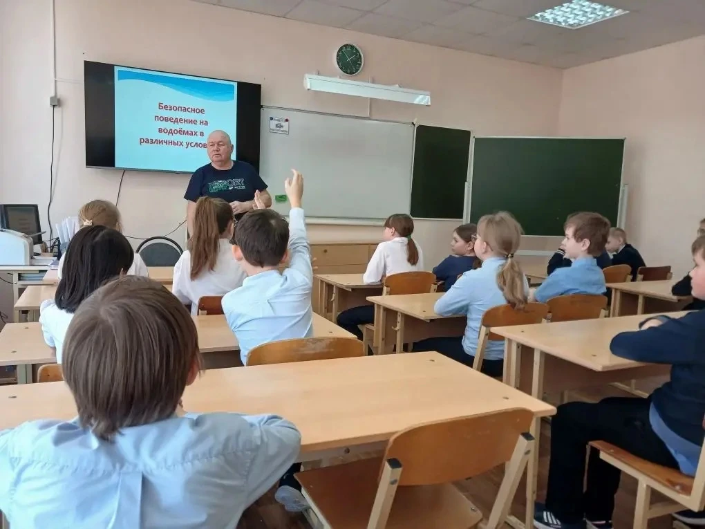 🌤️☀️ Осторожно: коварный лёд весной! 🧊  ⚠️Друзья, весна вступает в свои права — солнышко греет всё с