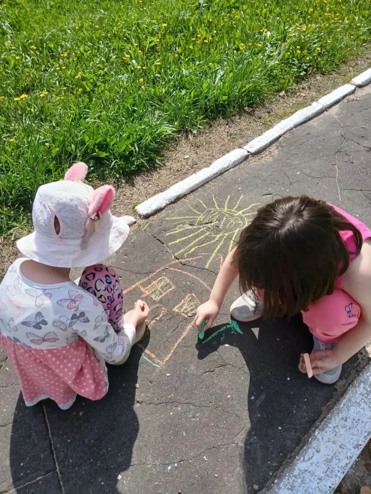 👩‍🎨👨‍🎨🎨🖌️Кто же из нас не рисовал в детстве мелом на асфальте?