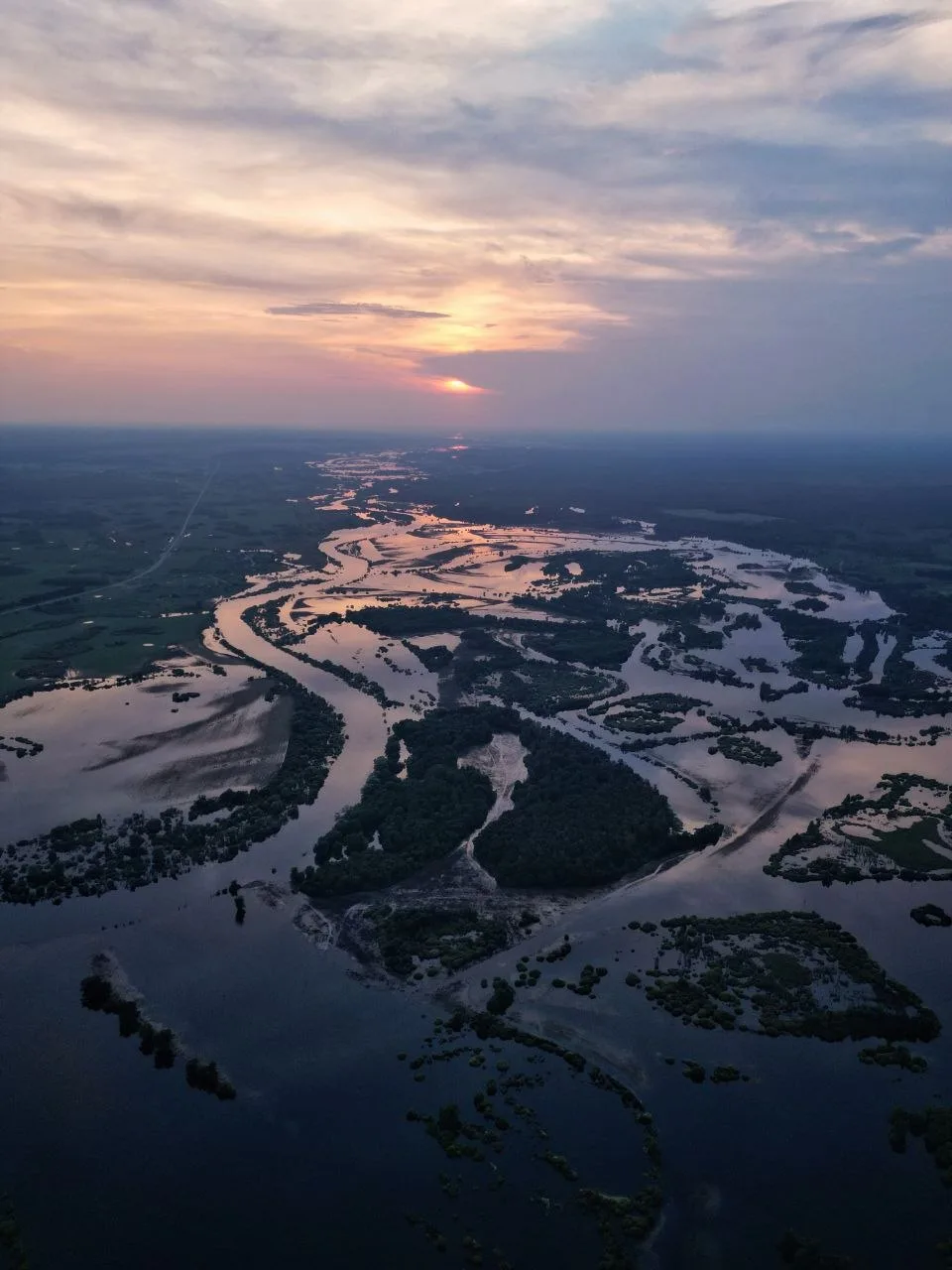 🏞 Разлив реки Ница в Свердловской области

Река Ница, образующаяся при слиянии Нейвы и Режа, направ