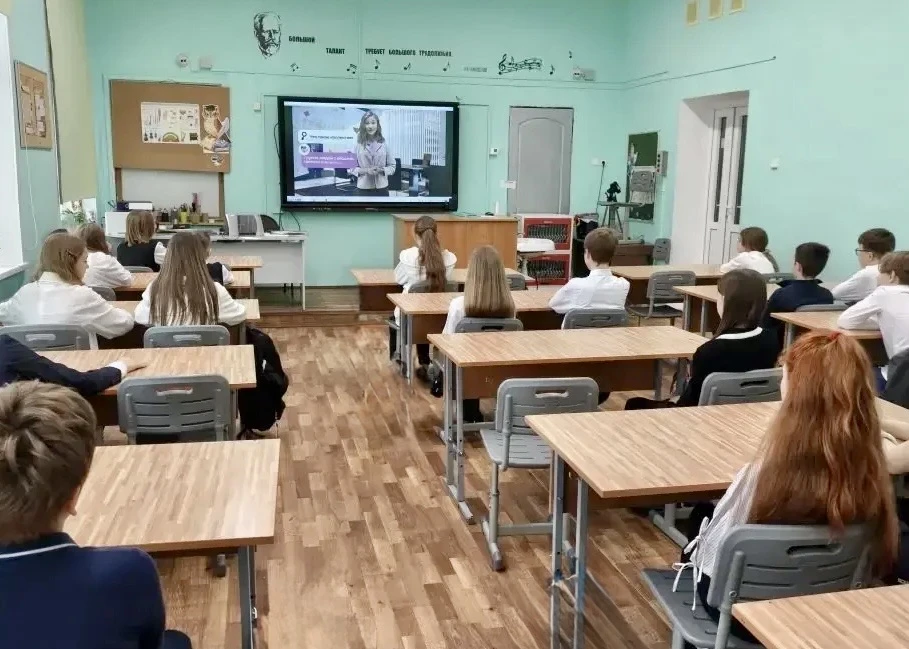Что значит работать в команде? Сила команды  🧑‍🧑‍🧒 Наши школьники сегодня на внеурочном занятии «Раз