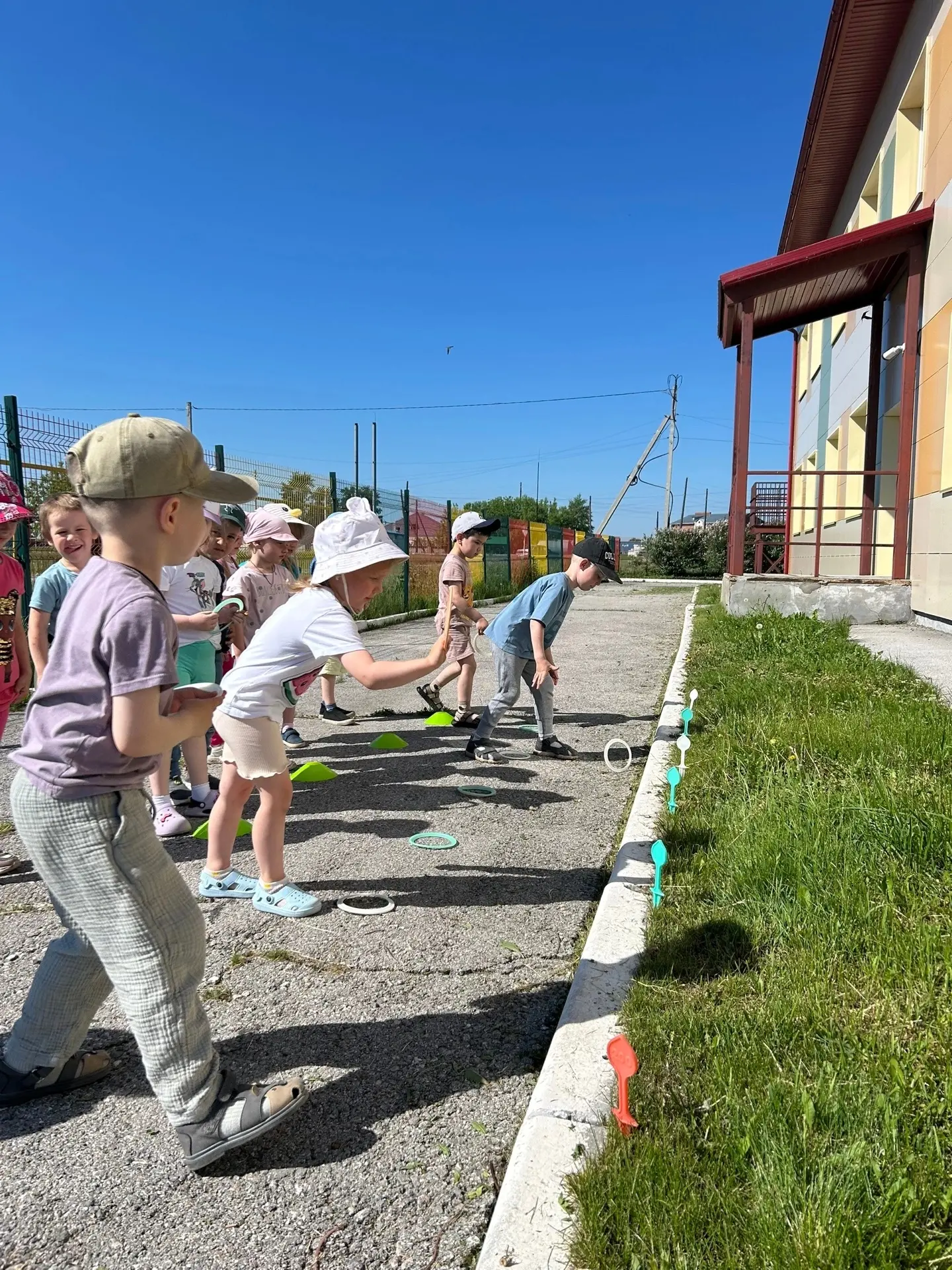 😎⛱️Проведение физкультурных занятий на открытом воздухе обеспечивает выполнение одной ...