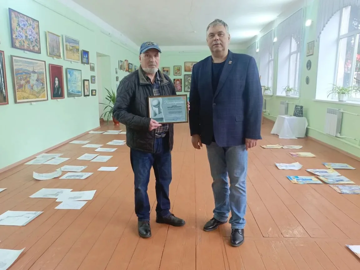 Директор детской художественной школы города Сердобска Алексей Марьин 2 апреля в выстав...