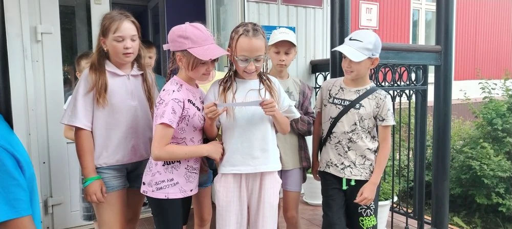 В лагере "Орлята России" сегодня – день сказочных  приключений  "Там, на неведомых дорожках"!
Ребята