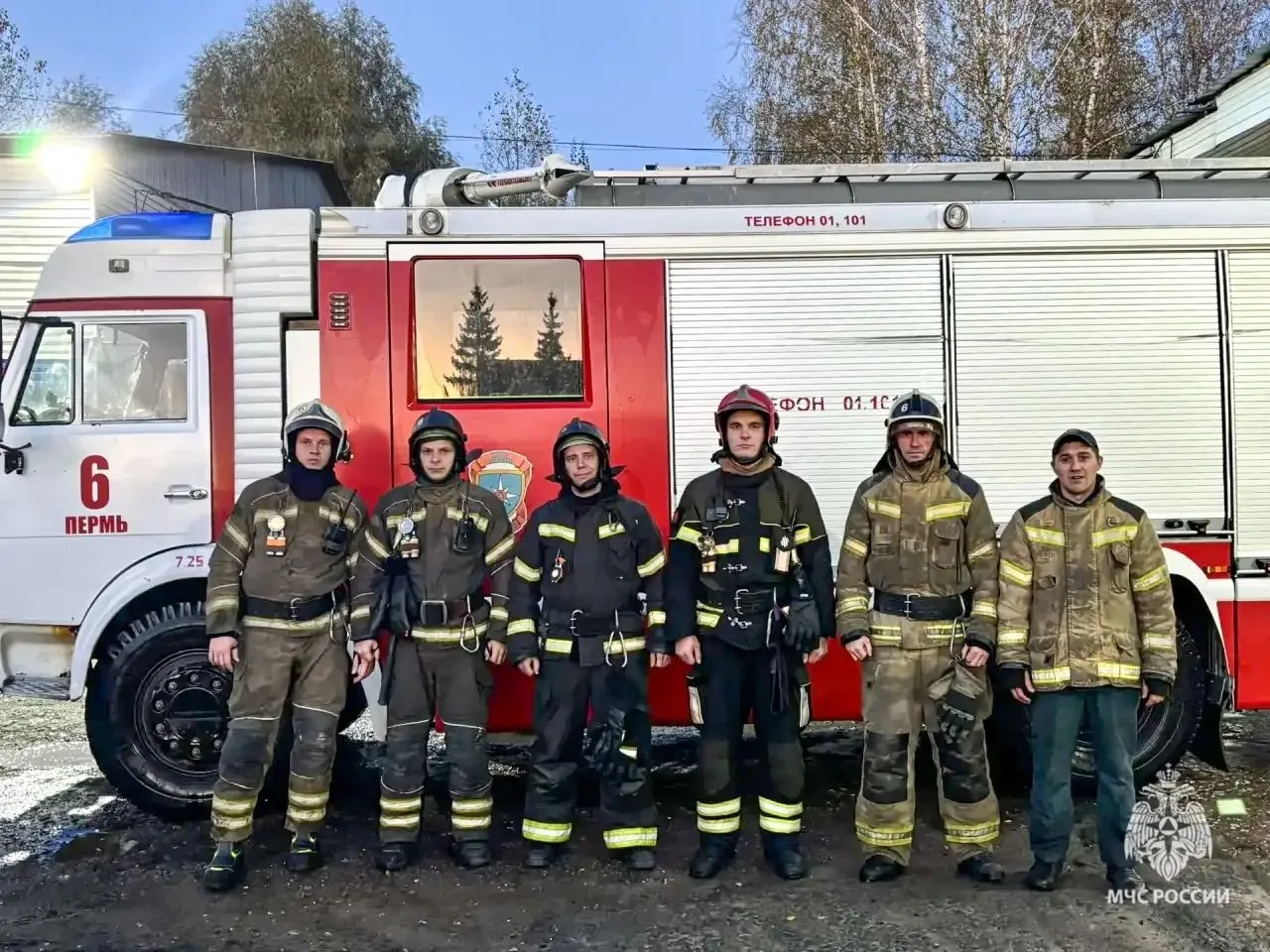 ⚡️Огнеборцы МЧС Прикамья спасли 8 человек на пожаре в Закамске  🙏