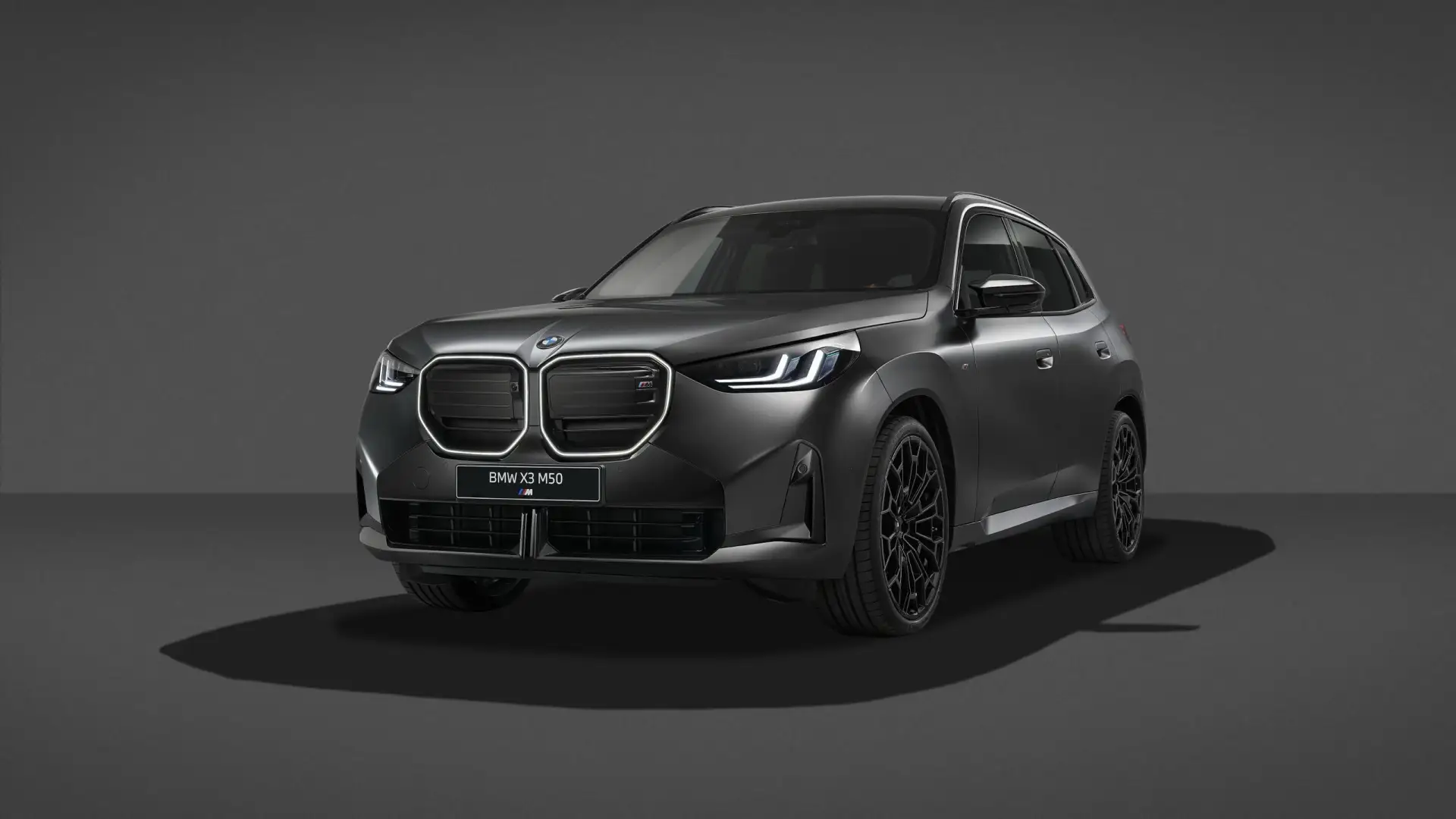 BMW представили заряженный X3 M50 xDrive Black Package — ультра-чёрный кроссовер получи...