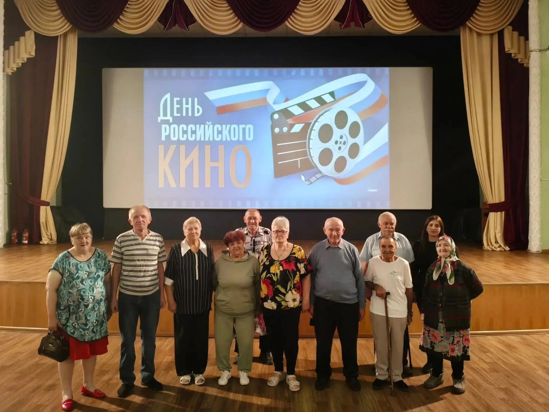В рамках празднования Дня российского кино, в кинотеатре «Россия» прошел благотворитель...