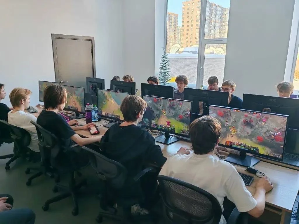 31 января в МАОУ СОШ № 15 состоялся школьный этап турнира по игре DOTA 2.  В соревнованиях приняли у