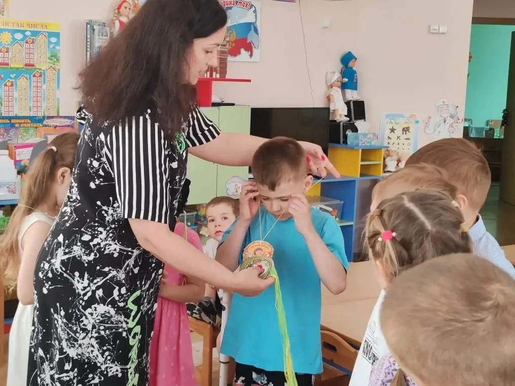 В подготовительных группах прошло прощание с "Лесной школой". В течение учебного года педагог-психол