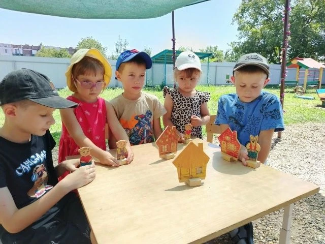 🎭 Сегодня в детском саду отмечали День летнего театра.