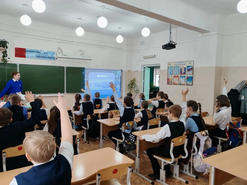 ✍️💻 КВИЗ ПО КИБЕРБЕЗОПАСНОСТИ   ✨ Для ребят 4"Б" класса прошло увлекательное и познавательное меропр