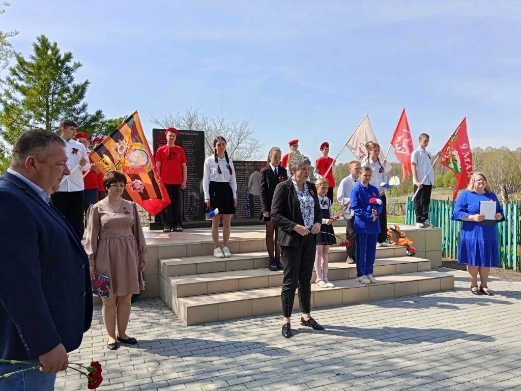 9 мая в селе Большеямное прошел митинг, посвященный 81-й годовщине Победы в Великой Оте...
