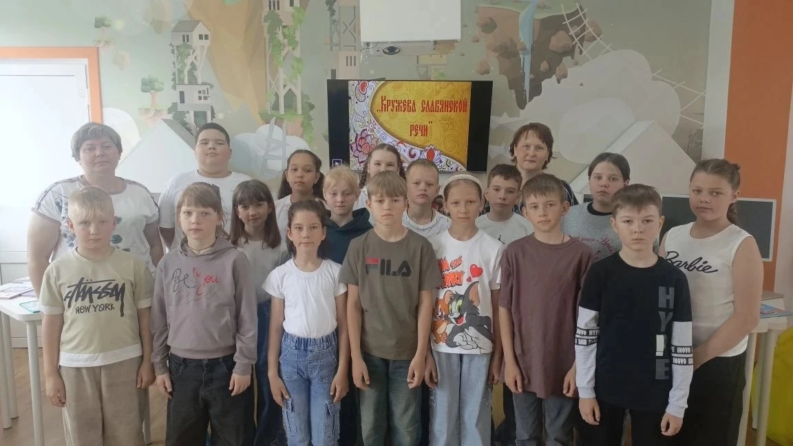 Сотрудник отдела детского чтения провела игру - викторину «Кружева славянской речи», дл...