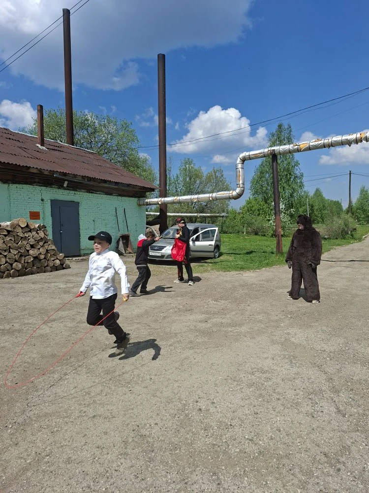 Сегодня артисты ЛКДЦ в Новорождественской школе провели игровую познавательную программу "Стоп! Огон