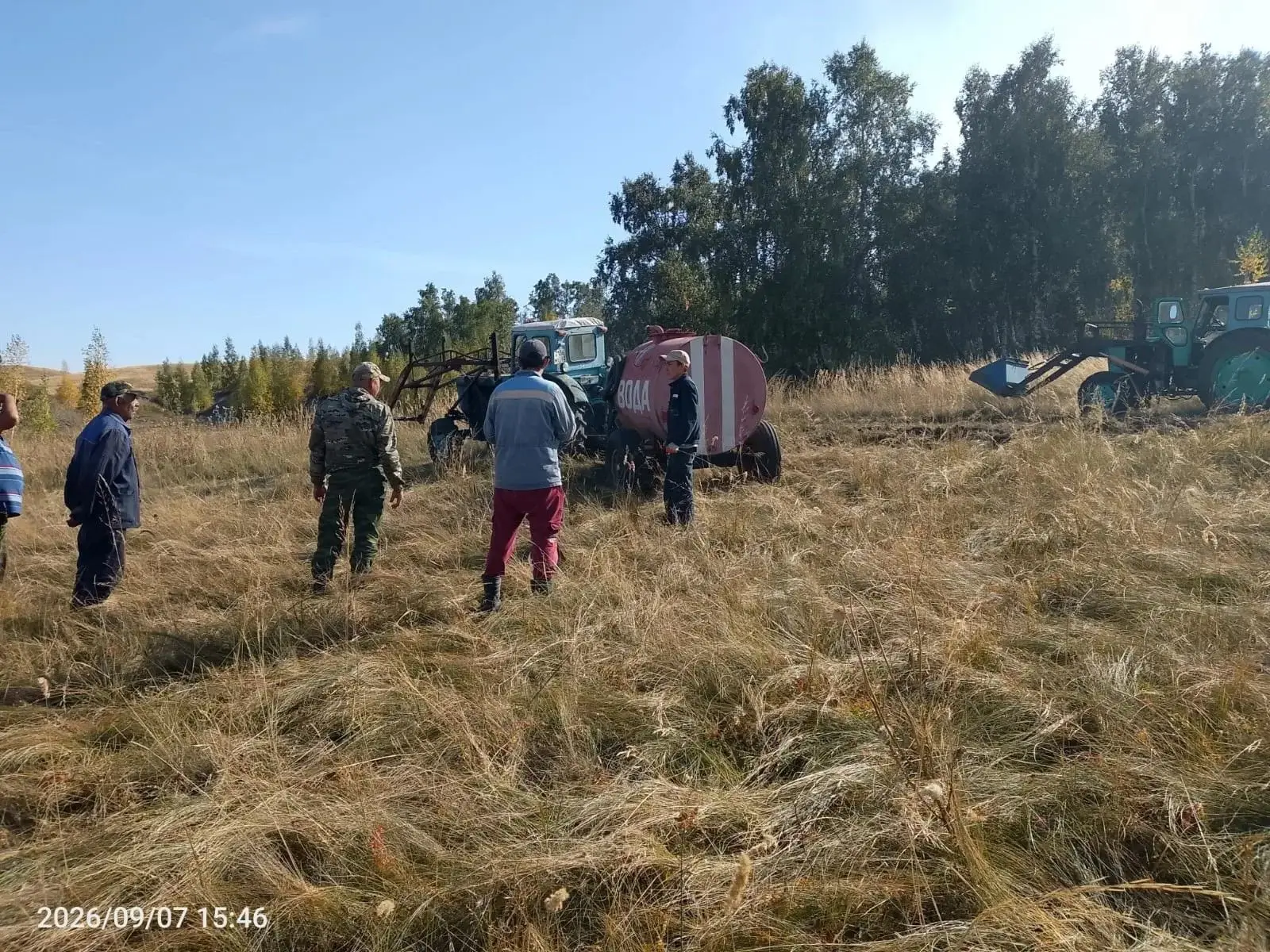 Когда рядом с деревней Кушеево загорелась трава и огонь охватил близлежащую гору, жител...